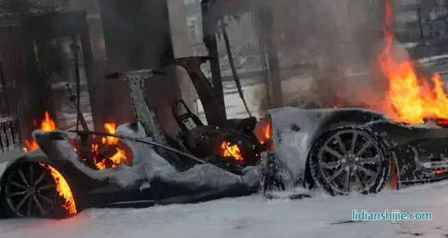 2015年，挪威，充電中自燃的特斯拉Model S