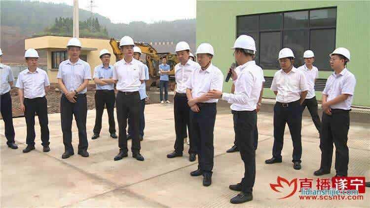 鄧正權一行深入射洪縣鋰電產業園調研，實地查看了部分入園項目以及園區基礎設施建設情況