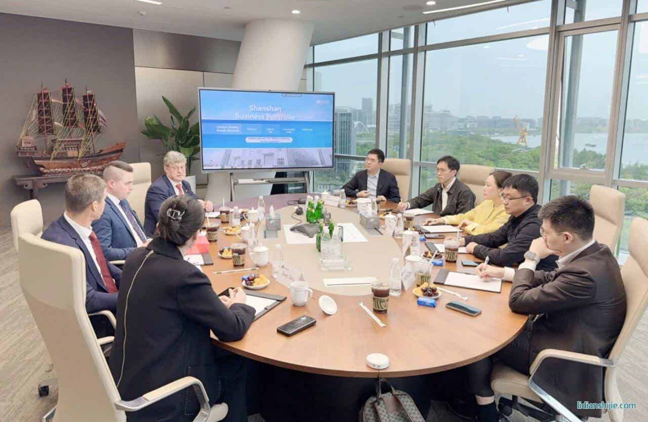 4月19日，芬蘭科斯霍爾姆市議會主席Christoffer Ingo、市長Rurik Ahlberg、技術總監Ben Antell及芬蘭投資署成員一行蒞臨杉杉