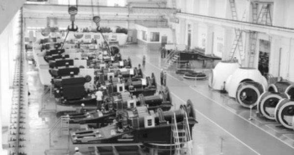 明陽電氣集團公司生產(chǎn)車間的風力發(fā)電設(shè)備